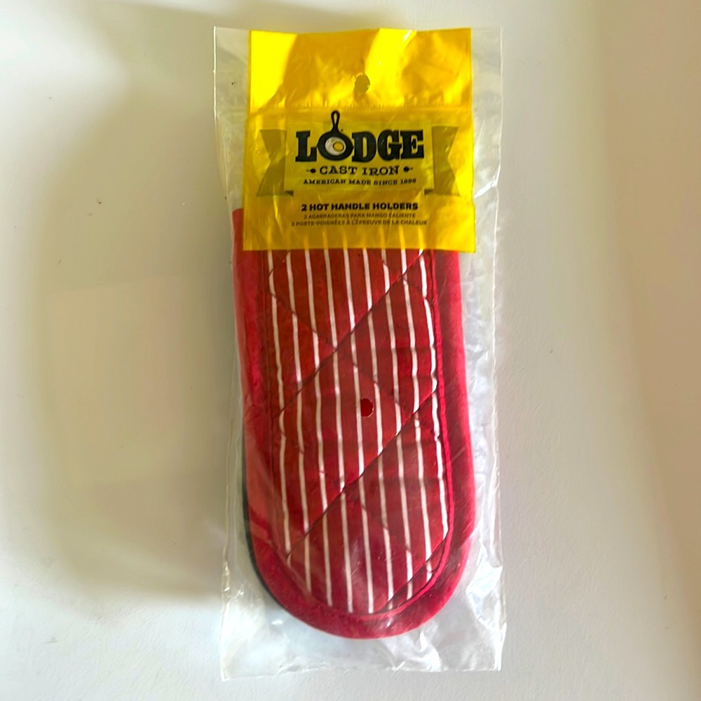 NWT Lodge Cast Iron 2 Hot Handle Holders